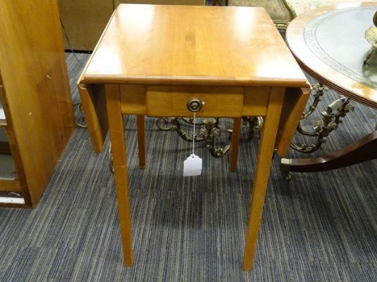 (R1) DROP LEAF SIDE TABLE; WOODEN SIDE TABLE WITH TWO 7.25 IN DROP LEAVES. HAS SINGLE DRAWER WITH