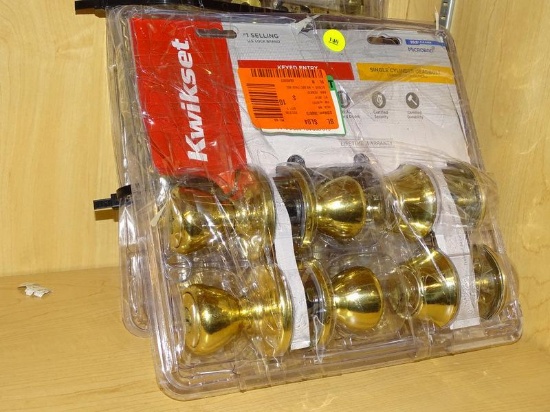 (R5) PAIR OF KWIKSET KEYED ENTRY AND DEADBOLT DOOR SETS; 2 PIECE LOT OF TYLO, POLISHED BRASS,