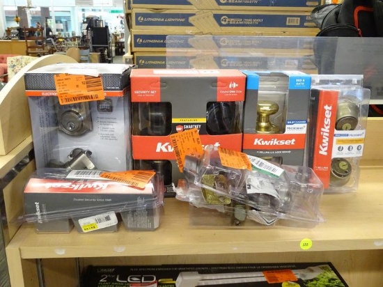 (R5) LOT OF DOOR KITS; 6 PIECE LOT TO INCLUDE A DEFIANT ELECTRONIC KEYPAD AND LEVER COMBINATION KIT,
