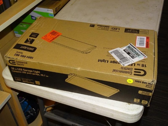 (R6) COMMERCIAL ELECTRIC 18" LED HIGH BAY GARAGE LIGHT DAYLIGHT, WHITE IN COLOR. 10,000 LUMENS,