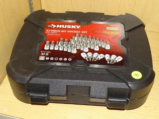 (R6) HUSKY 37 PIECE BIT SOCKET SET WITH A 3/8" DRIVE. PROTECTIVE SEAL HAS NOT BEEN BROKEN.
