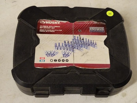(R7) HUSKY 37 PIECE, 3/8" DRIVE, BIT SOCKET SET. COMES IN CASE.