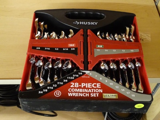 (R7) HUSKY 28 PIECE COMBINATION WRENCH SET. BRAND NEW, STILL HAS THE SEAL.