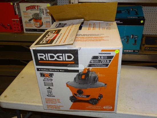 (WALL) RIDGID SHOP VACUUM; 6 GAL. 3.5-PEAK HP NXT WET/DRY SHOP VACUUM WITH FILTER, HOSE AND