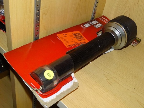 (R8) HUSKY HEAVY DUTY FLASHLIGHT; 1000 LUMEN VIRTUALLY UNBREAKABLE ALUMINUM FLASHLIGHT. ITEM CODE