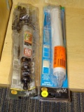 (R6) PAIR OF WRIGHT PRODUCTS STORM DOOR CLOSERS; 2 PIECE LOT TO INCLUDE A BLACK STANDARD DUTY STORM