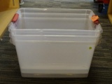 (R3) SET OF THREE STERILITE STORAGE CONTAINERS; THREE 64 QUART STORAGE CONTAINERS. ITEM CODE