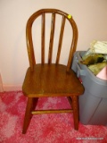 (PINKBR) WINDSOR STYLE SIDE CHAIR; OAK, WINDSOR STYLE, CHILDREN'S SIDE CHAIR WITH A BOX STRETCHER.