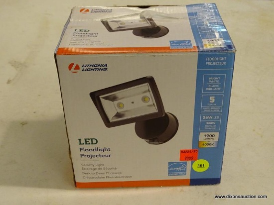 (R5) LITHONIA LIGHTING 26W LED 1900 LUMENS SECURITY FLOODLIGHT; BLACK IN COLOR. OPEN BOX, USED