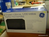 (R5) GE 2-CU FT 1200 COUNTERTOP MICROWAVE; BLACK IN COLOR. MODEL #JES2051DNBB. COMES IN OPEN BOX,