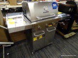 (R2) CHAR BROIL COMMERCIAL GAS GRILL; STAINLESS STEEL COMMERCIAL 3-BURNER INFRARED GAS GRILL.