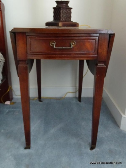 (MBED) ONE OF A PR. OF PEMBROKE TABLES; ONE OF A PR. OF MAHOGANY INLAID DROPSIDE PEMBROKE END TABLES