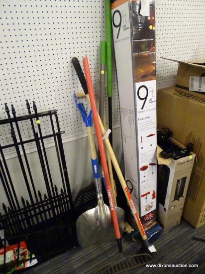 (BWALL) LOT OF ASSORTED TOOLS; 5 PIECE LOT TO INCLUDE A KOBALT ALUMINUM SCOOP WITH A WOOD HANDLE, A