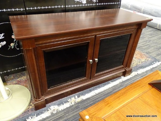 ENTERTAINMENT STAND; MAHOGANY FINISHED ENTERTAINMENT STAND WITH PILASTER SIDES AND 2 TINTED, BEVELED