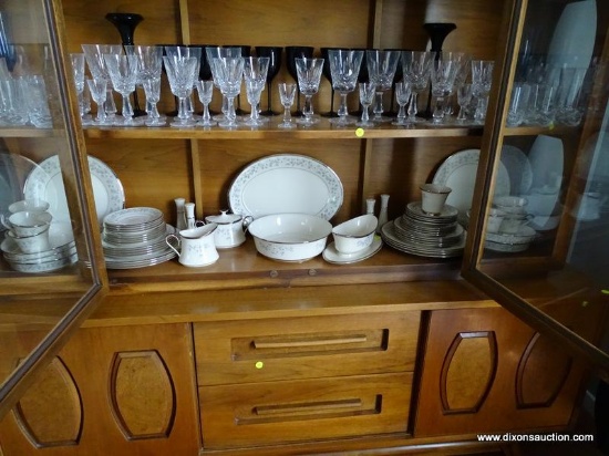 (DR) SET OF LENOX, WINDSONG STYLE, CHINA; LOT TO INCLUDE 8 DINNER PLATES, 8 SALAD PLATES, 8 BREAD