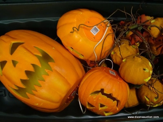 (SHELVES) TUB LOT OF ASSORTED JACK-O-LANTERS; 4 PIECE LOT TO INCLUDE 3 LIGHTED JACK-O-LANTERN