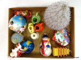 (LWALL) TRAY LOT OF ASSORTED ORNAMENTS; 12 PIECE LOT TO INCLUDE A PAGODA, A BEADED TREE LAMP, A