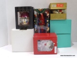 (BWALL) TRAY LOT OF ASSORTED CHRISTMAS ORNAMENTS; LOT TO INCLUDE A CELEBRATIONS BY RADKO BALL