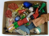 (R4) TRAY LOT OF ASSORTED CHRISTMAS ORNAMENTS; LOT TO INCLUDE 10 DECORATIVE TREES WITH HANGING