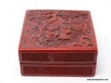 (RFRT) RED LACQUER, ORIENTAL LIDDED TRINKET BOX WITH A SCENE OF 2 MEN IN A FOREST. MEASURES 4