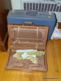 (DOLLRM) LOT OF VINTAGE SUITCASES; 2 PIECE LOT TO INCLUDE AN AMERICAN TOURISTER BML HARDCOVERED