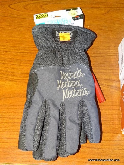 (R1) MECHANIX WEAR LARGE, BLACK POLYESTER, MEN'S INSULATED WINTER GLOVES. RETAILS FOR $29.98.