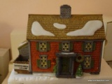 (BD2) DEPT. 56 HOUSE; DEPT. 56 SHINGLE CREEK HOUSE PORCELAIN BUILDING FROM THE NEW ENGLAND SERIES- 7