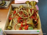 (R3) TRAY LOT OF DECORATIVE HORNS; INCLUDES 12 ASSORTED BRASS HORNS WITH BRAIDED RED ROPE. PERFECT