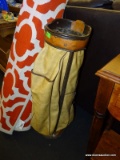 (R5) VINTAGE PRO CLASSIC GOLF BAG WITH 14 GOLF CLUB SLOTS, 2 ZIPPERED POCKETS, AND A POCKET.
