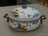 (R2) VINTAGE ENAMEL COOKING POT; CREAM COLORED, FLORAL PATTERNED ENAMEL COOKING POT WITH LID AND