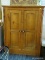(BWALL) ANTIQUE LINEN CABINET; 2 LATCHING DOOR LINEN CABINET THAT OPENS TO REVEAL 3 WIRE SHELVES AND