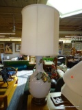 (R2) ORIENTAL TABLE LAMP; ORIENTAL, VASE STYLE TABLE LAMP WITH A HAND PAINTED, GREEN AND GOLD TONED