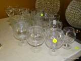 (R2) LOT OF GLASSWARE; 19 PIECE LOT OF ASSORTED GLASSWARE TO INCLUDE 4 BRANDY GLASSES, 2 GLASSES W/