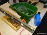 (R3) SHOP ITEMS; LOT TO INCLUDE A SCOTTS HANDYGREEN II HANDHELD SPREADER, A STANLEY LOCKING PLIER, A