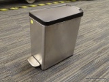 (R4) SIMPLEHUMAN STEP LID SMALL TRASH CAN. MEASURES 6.25