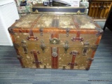 (R1) ANTIQUE TRUNK; EARLY 1900S, H.W. ROUNTREE & BRO. TRUNK & BAG CO., PORTABLE TRUNK WITH LEATHER