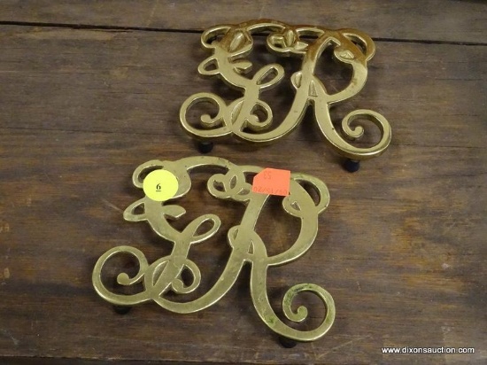 (R1) PAIR OF VIRGINIA METALCRAFTERS KING GEORGE TRIVETS; 2 PIECE SET OF BRASS, COLONIAL WILLIAMSBURG