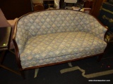 (R4) HEPPLEWHITE SETTEE; ANTIQUE HEPPLEWHITE STYLE LOVESEAT SETTEE WITH A BLUE AND CREAM, PEDAL LIKE