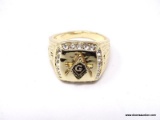 .925 & 18KT MEN'S MASONIC RING. SIZE 10 1/2.