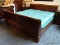 (R3) CHARLISLE COLLECTION DARK WOOD KING SIZE SLEIGH BED. COMES COMPLETE WITH HEADBOARD, FOOTBOARD &