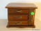 (LR) JEWELRY BOX; MAPLE LIFT TOP, 3 DRAWER AND SIDE PULL OUT DOOR JEWELRY BOX 8 IN X 5 IN X 6 IN