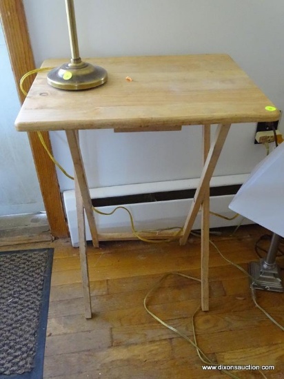 (LR) FOLDING TV DINNER TABLE. MAPLE TV DINNER TRAY WITH FOLDING BASE. IS IN GOOD CONDITION.