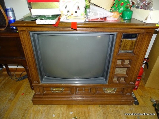 (LR) VINTAGE ZENITH TELEVISION. TUBE TELEVISION WITH MAHOGANY FINISH CASE. HAS NOT BEEN TESTED.