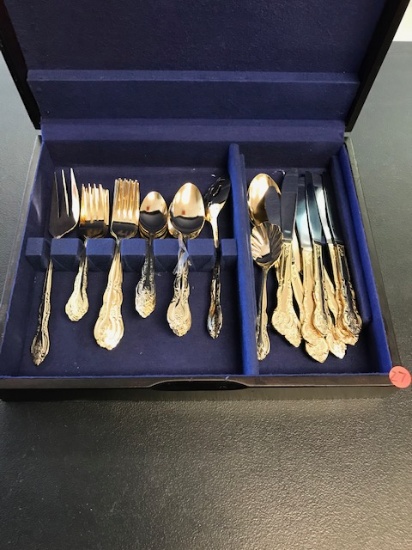 STAINLESS SILVER WARE SET WITH WOODEN BOX