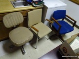 (LAUN) LOT OF (3) OFFICE STYLE CHAIRS. TWO ARE ROLLING, ONE IS STATIONARY.