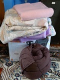 (UPBD1) BED LINENS; BOX LOT OF BED LINENS- SHEETS, COMFORTERS AND BLANKETS FOR A FULL SIZE BED