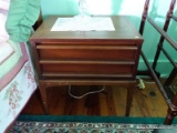 (BD2) MID CENTURY STAND; ONE OF A PR. OF MID CENTURY LANE MAHOGANY 1 DRAWER NIGHT STANDS WITH