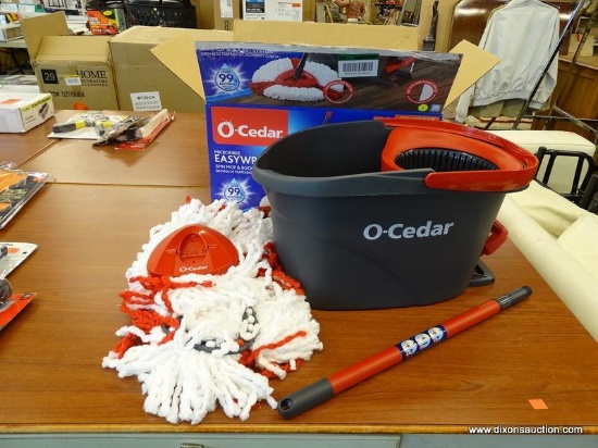 O-CEDAR MOP; MICROFIBER EASY WRING SPIN MOP & BUCKET SYSTEM. IS IN THE ORIGINAL BOX (HAS BEEN OPENED