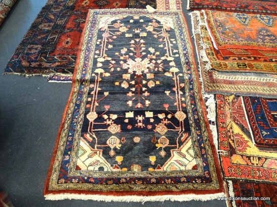 IRAN HAMADAN RUG. MEASURES 3'8" X 6'9"