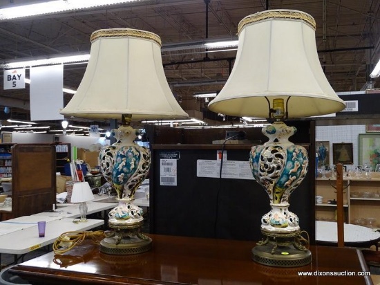 PAIR OF PORCELAIN LAMPS